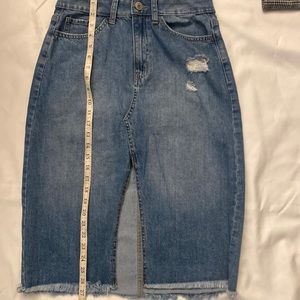 Kohl’s……Blue denim skirt with split, fringed bottom size 9/29